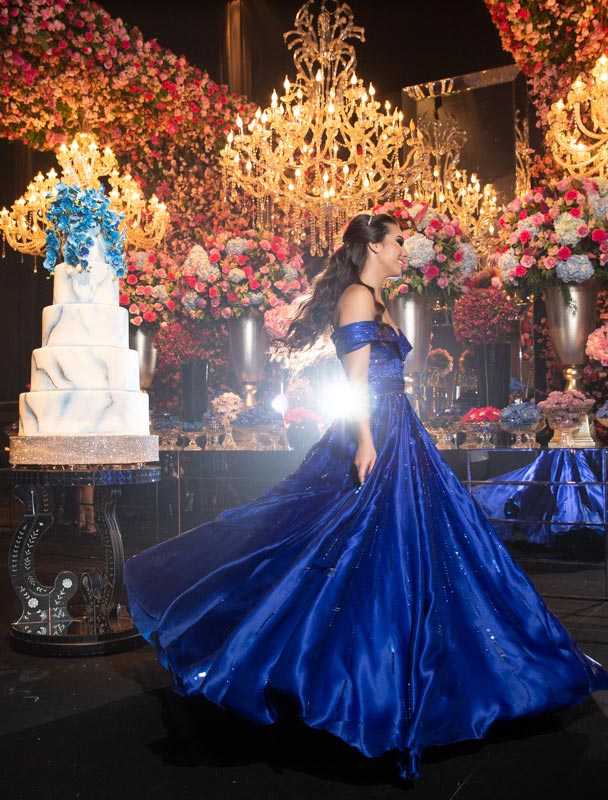 vestido de debutante azul royal