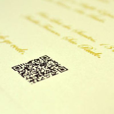 QR Code para RSVP convite-de-casamento-com-qr-code-papel-e-estilo