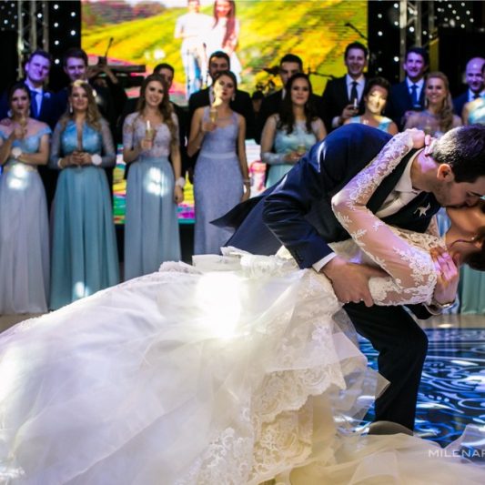 Casamento Moderno em Azul e Rosa: Carla e Uiliam