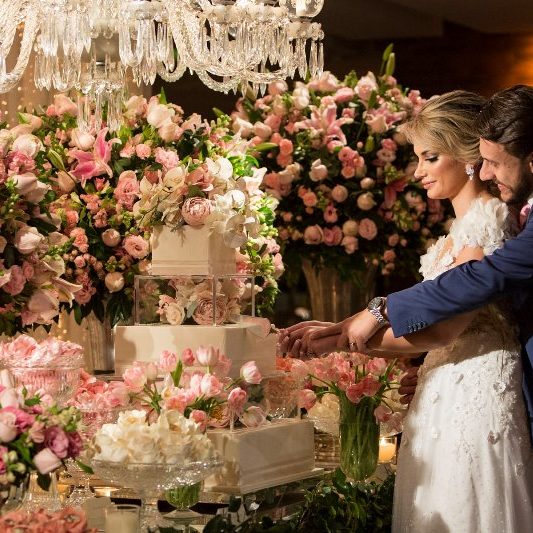 Bolo com flores de açúcar