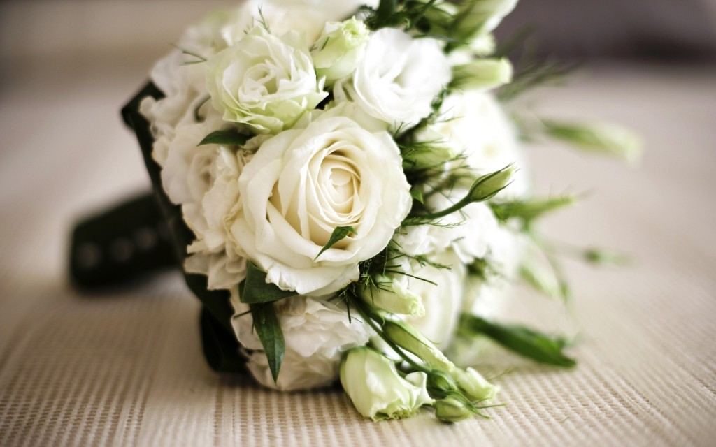 Buque de noiva branco: rosas