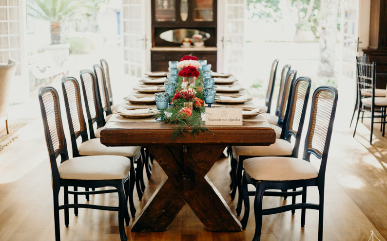 Decoração de mesa para receber jantar | Foto: Sweetsail