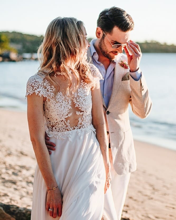Vestido de noiva praia com transparência