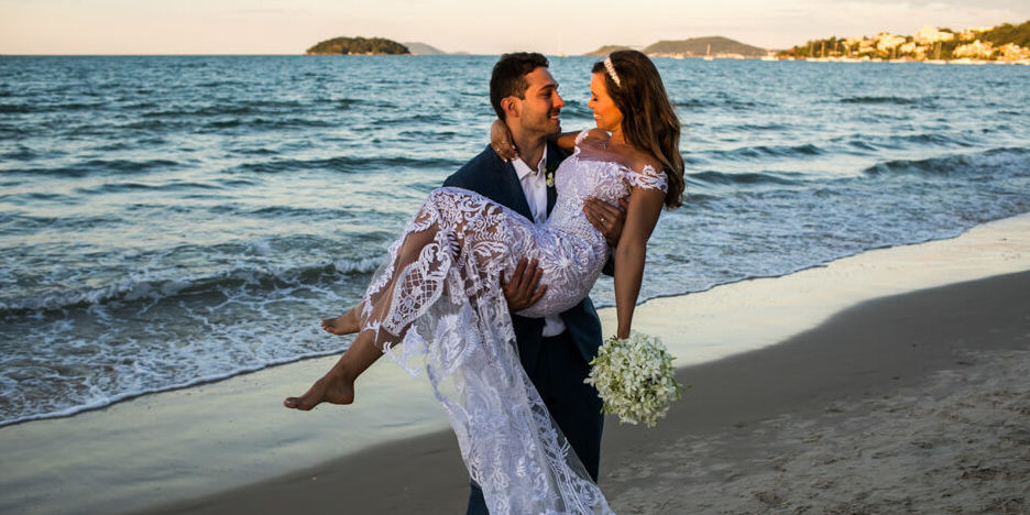 vestido de noiva para casamento na praia a tarde