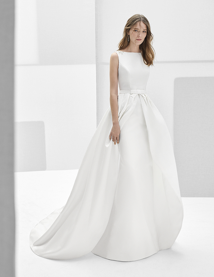 Vestido de noiva simples e elegante