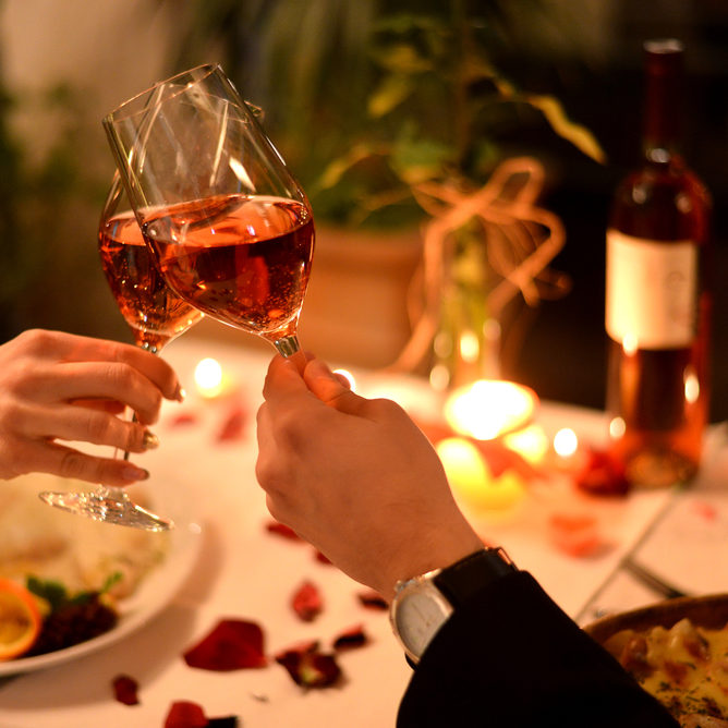 Vinho em jantar romântico