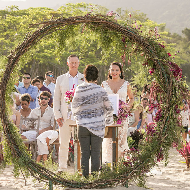 Casamento pé na areia em Ubatuba: Juliana e Mario