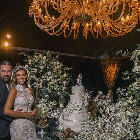 Casamento contemporâneo ao pôr do sol: Marcela e Luciano