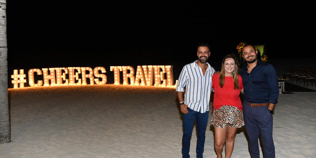 beta martinez e cheers travel