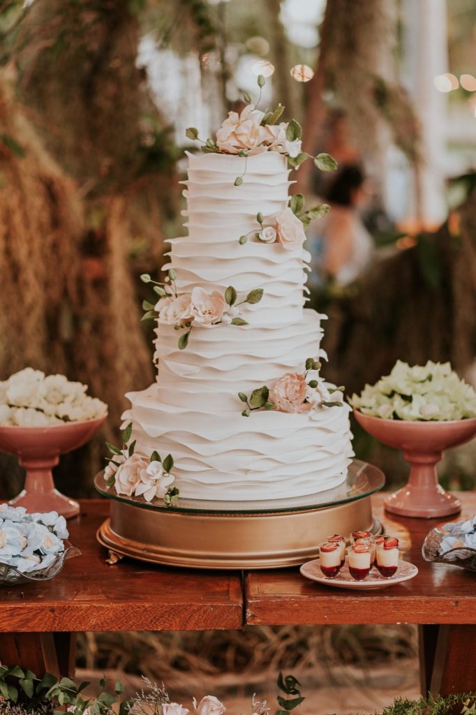 Bolo-de-casamento-estilo-Ruffle-Cake